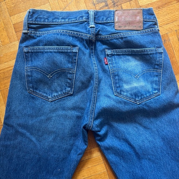 Levi's barely worn size 29 pics slightly saturated looking fro best offer - Picture 5 of 5